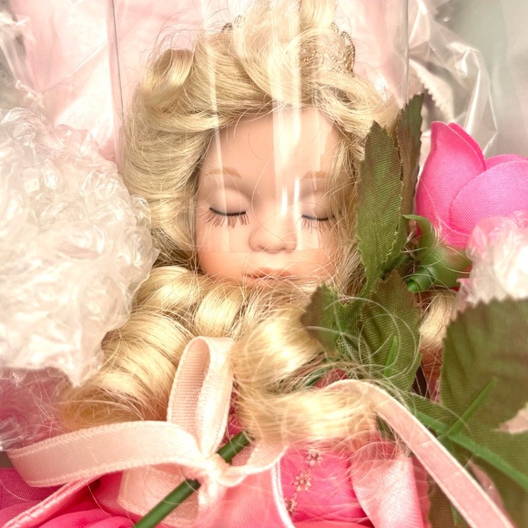 Marie Osmond Tiny Tots Baby Sleeping Beauty W/ COA & Necklace In Original Box. - Picture 2 of 6